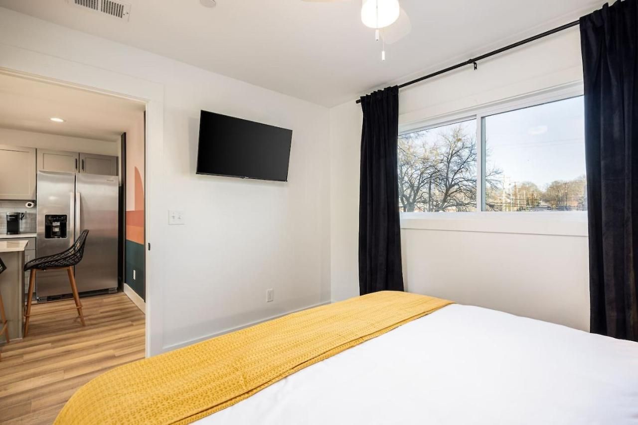 Walk To Hillsboro Village, Close To Vanderbilt, 3 Miles To Downtown Apartment *