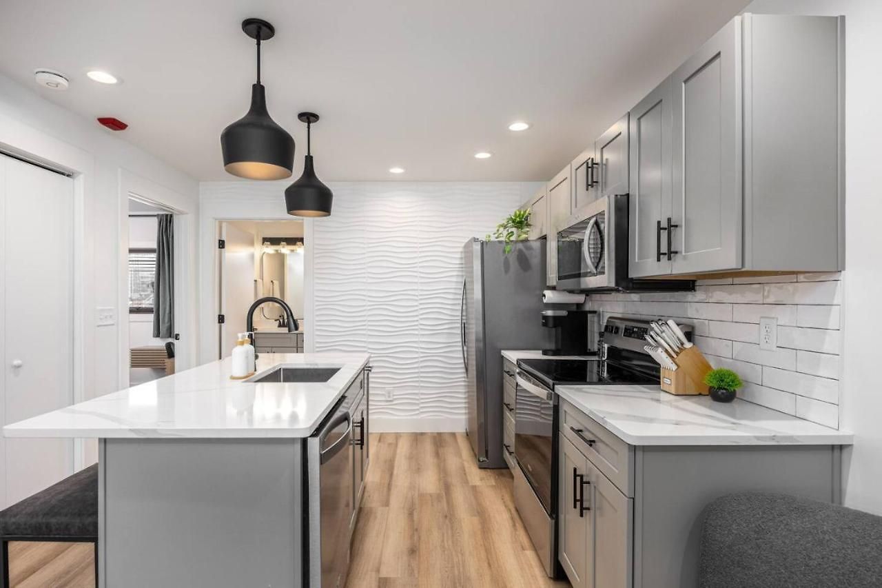 Bright By Vanderbilt And Belmont, 3 Miles To Downtown Apartment *