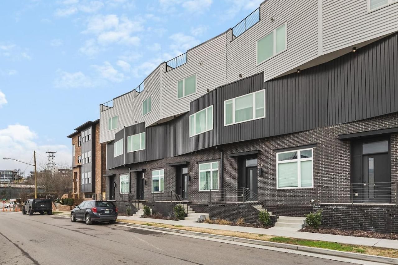 With Rooftop Deck & Garage, 2 Miles To Downtown Broadway Holiday home Nashville