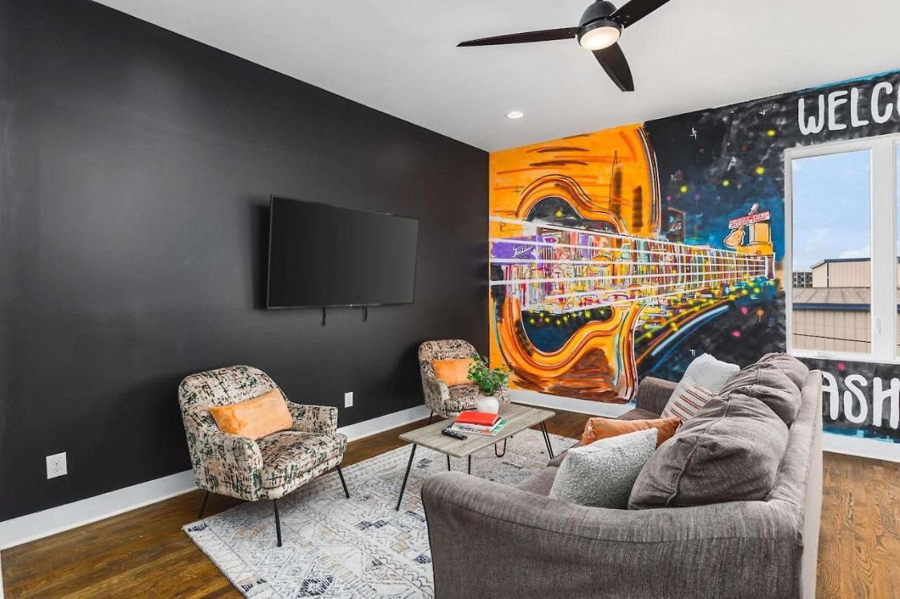 Holiday home With Rooftop Deck & Garage, 2 Miles To Downtown Broadway