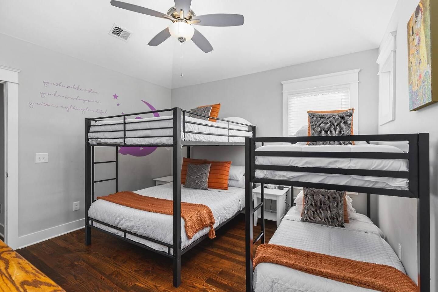 Walk To Broadway & Germantown Large House With Patio Holiday home *