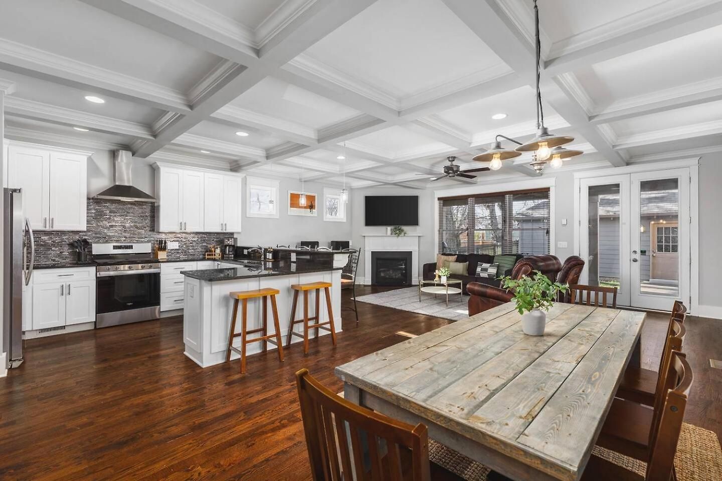 Walk To Broadway & Germantown Large House With Patio *