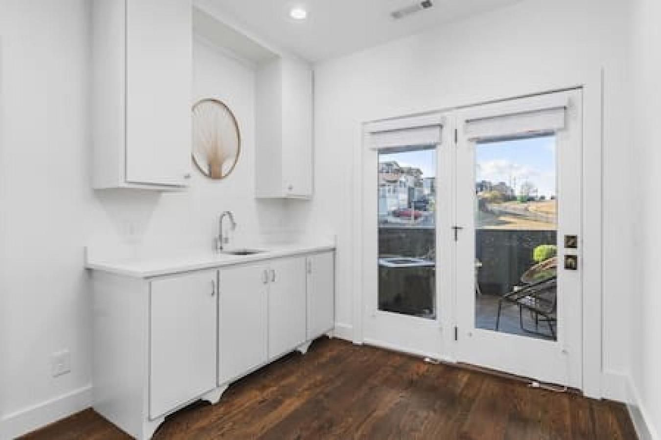Holiday home Upscale With Patio Walk To 12 South And Belmont
