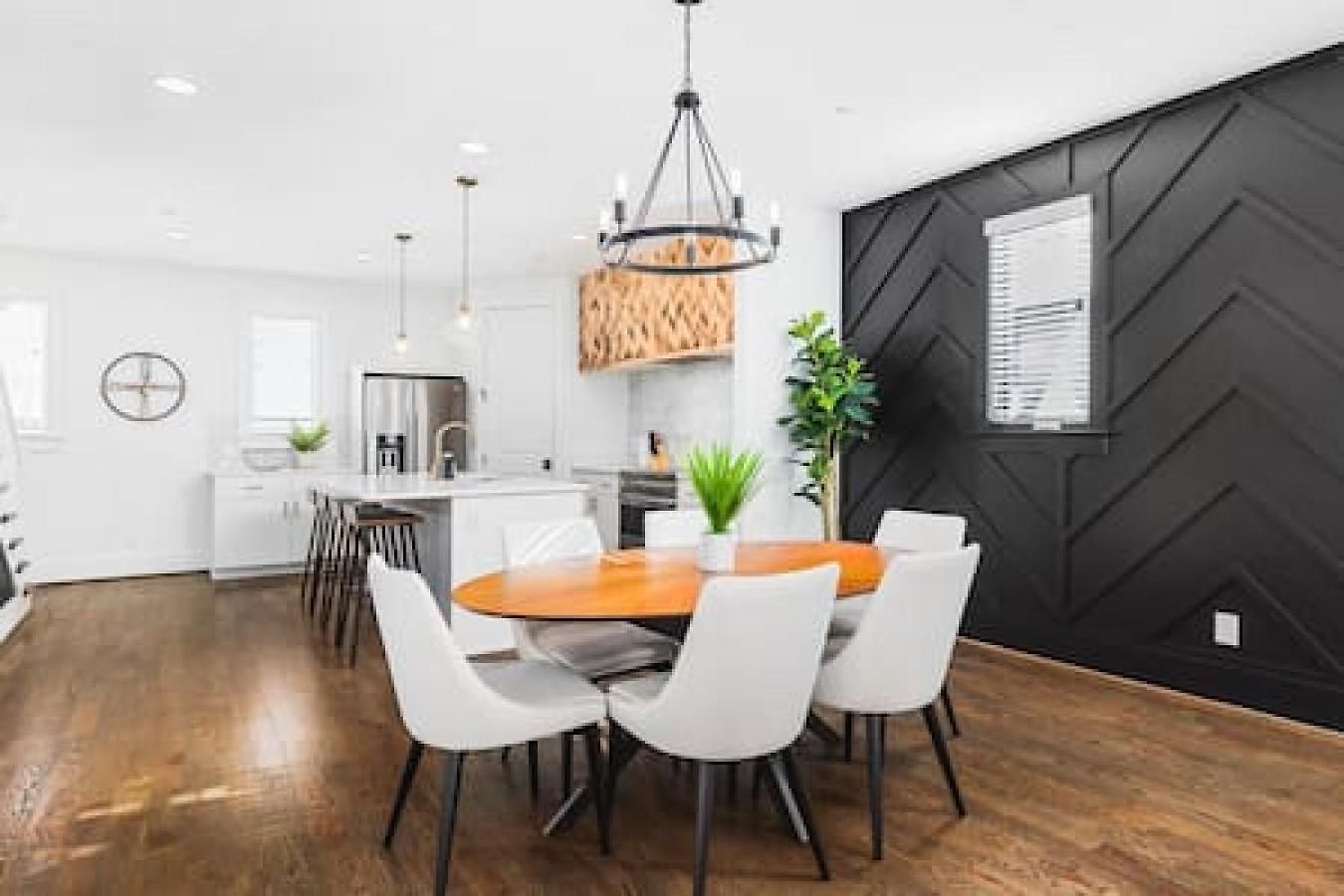 Upscale With Patio Walk To 12 South And Belmont Holiday home *