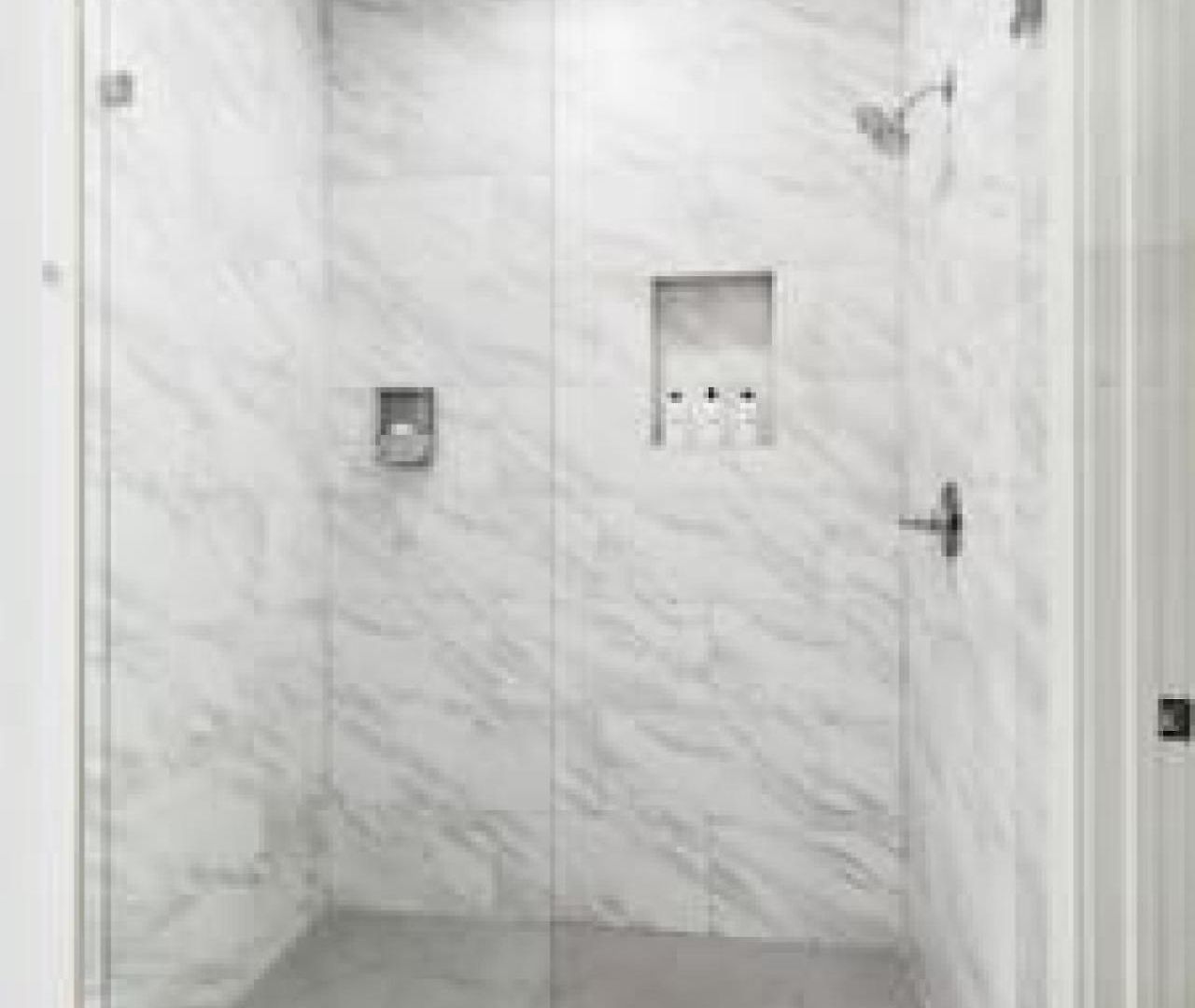 Upscale With Patio Walk To 12 South And Belmont *