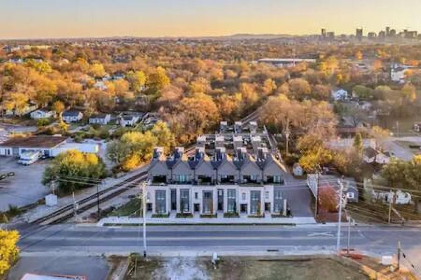 Large Patio, Rooftop Deck And Garage, 3 Miles To Broadway * Nashville