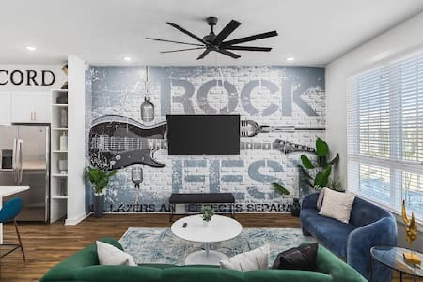 Holiday home Large Patio, Rooftop Deck And Garage, 3 Miles To Broadway