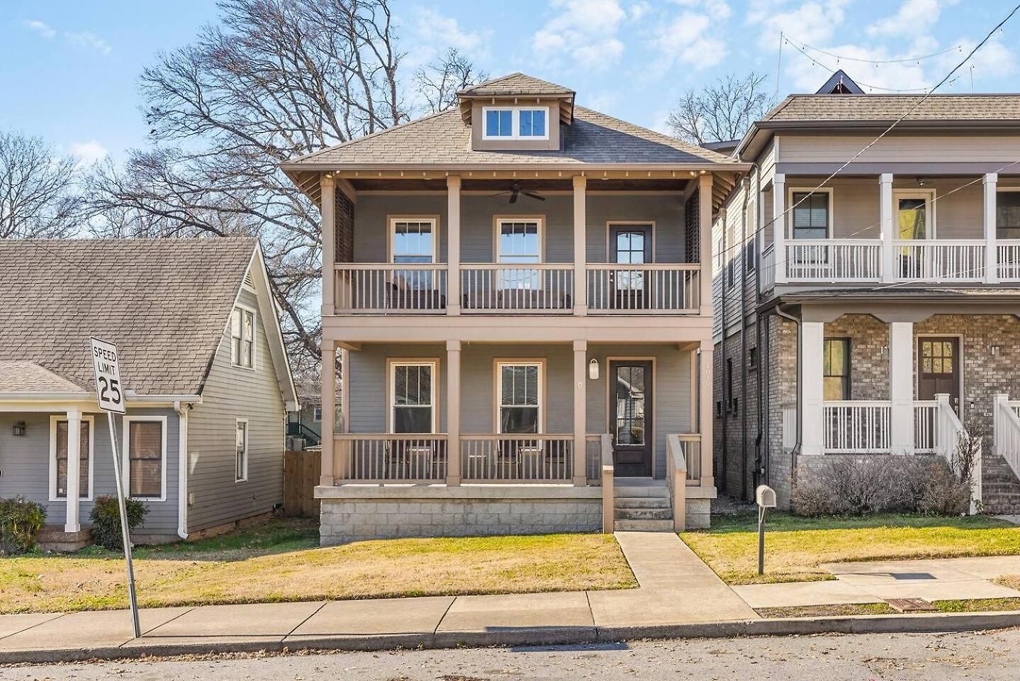 Walk To Broadway & Germantown Large House With Patio Holiday home Nashville