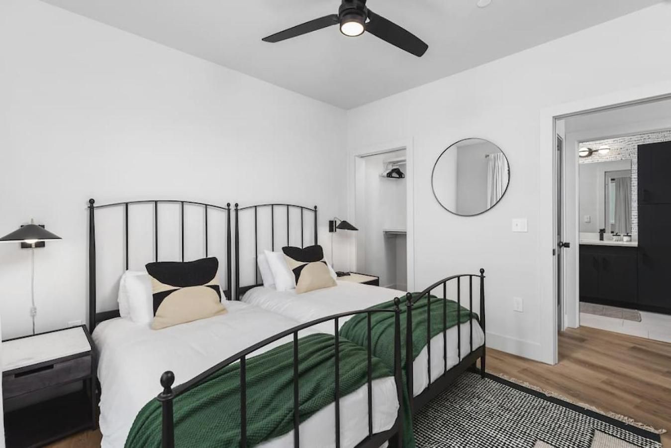 Premium With Huge Patio Near Vanderbilt & Downtown Apartment Nashville