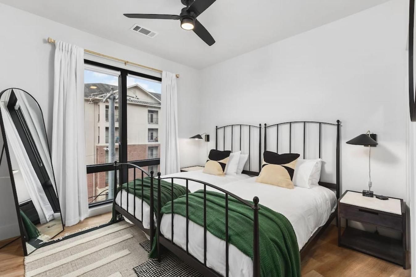Premium With Huge Patio Near Vanderbilt & Downtown *