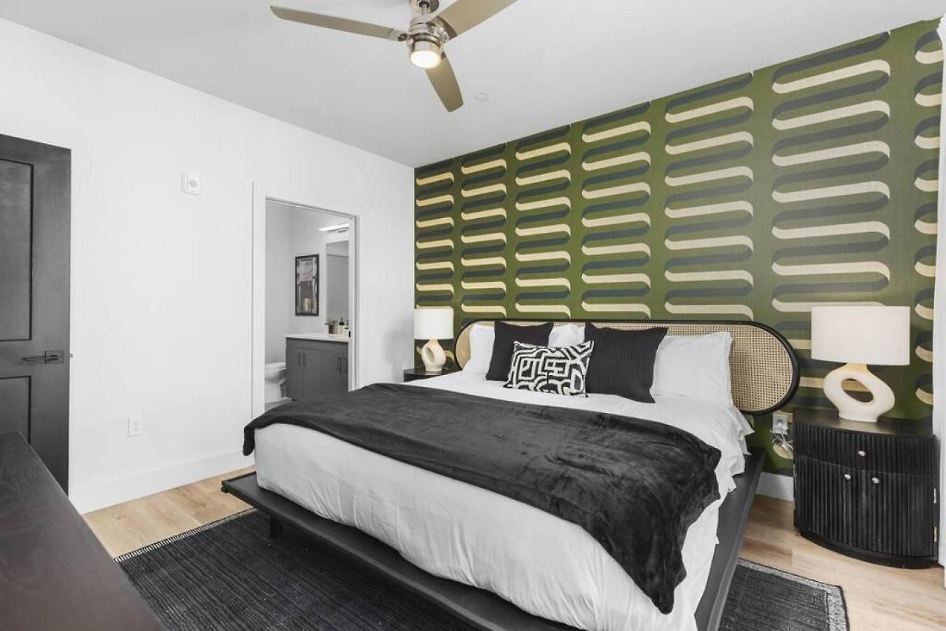 Luxury With Huge Patio, Near Vanderbilt & Downtown Nashville