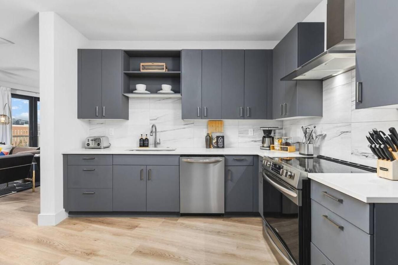 Apartment Luxury With Huge Patio, Near Vanderbilt & Downtown