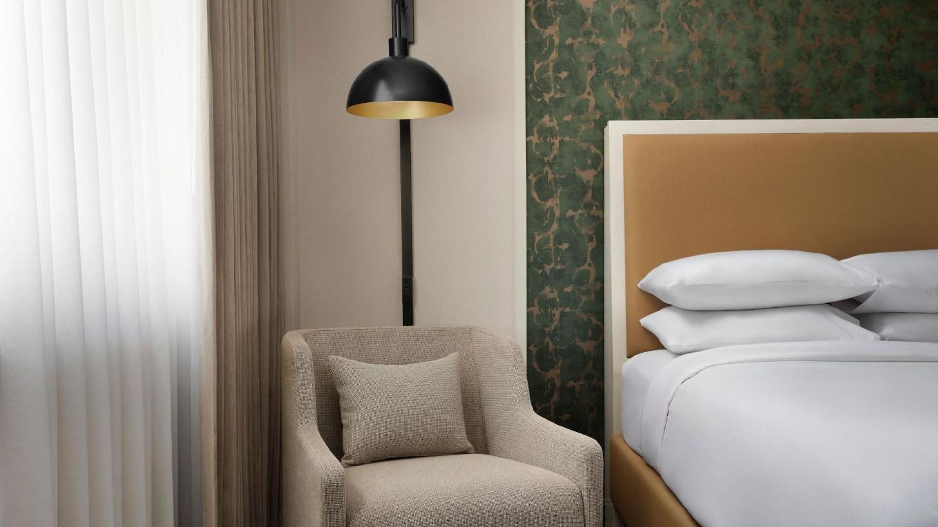 Sheraton Grand Downtown 4*