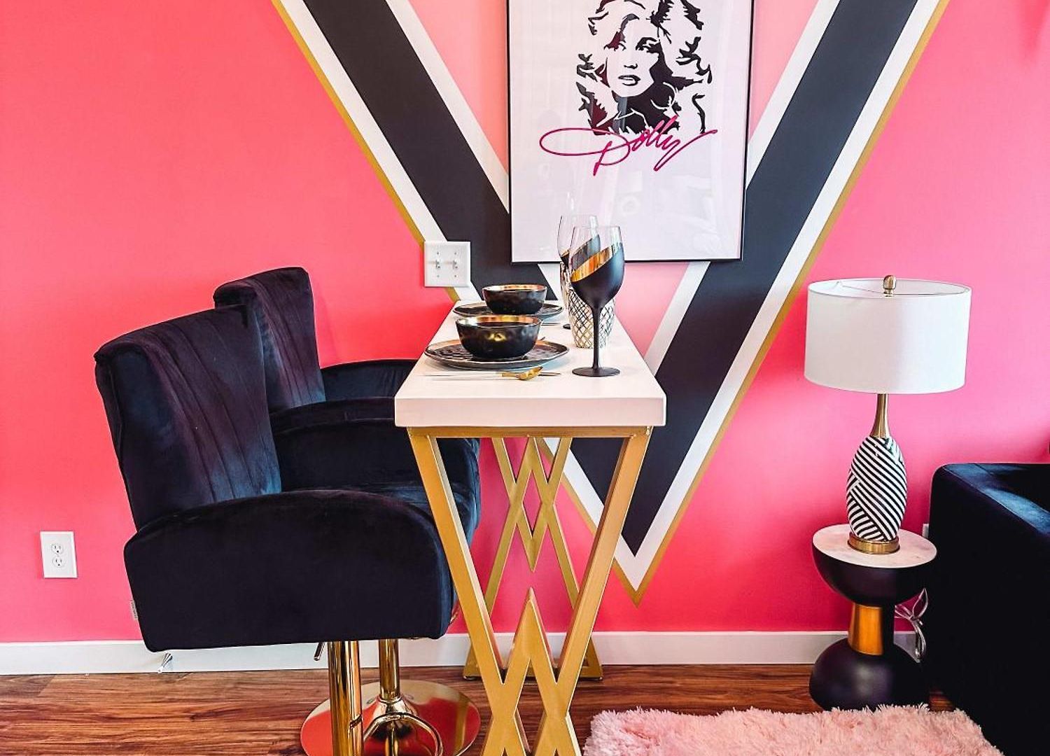 Holiday home Dolly's Glam Getaway - Glittering Gem Near Broadway *