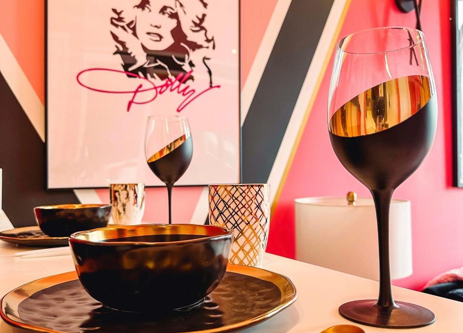 Holiday home Dolly's Glam Getaway - Glittering Gem Near Broadway *