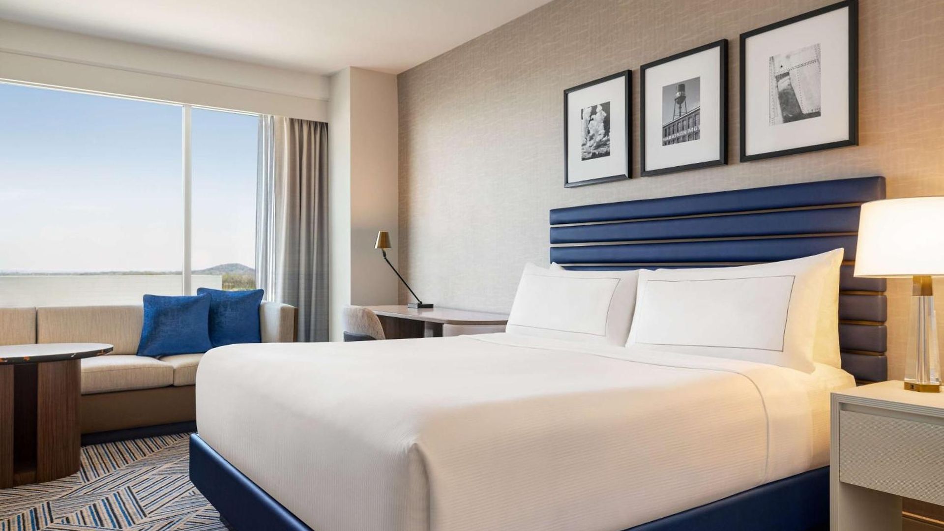 Hilton Bna Airport Terminal Hotel 4*
