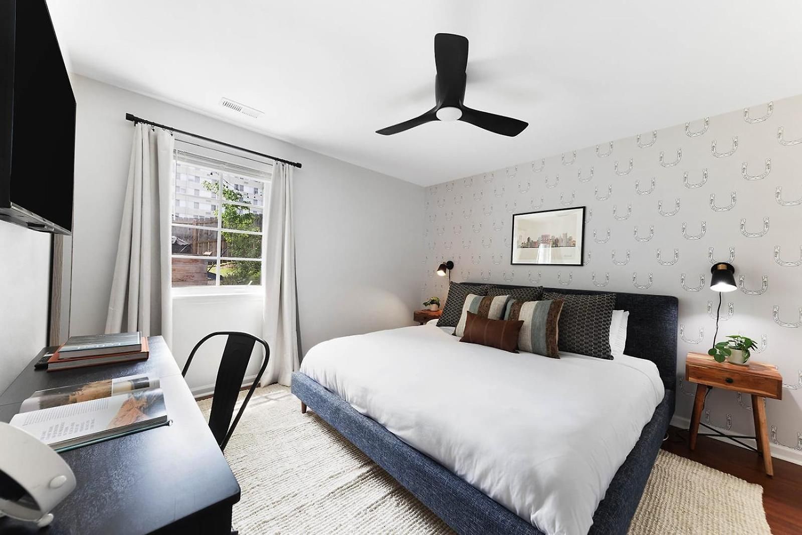 The Blue - 4 Beds And 7 Mins To Broadway!