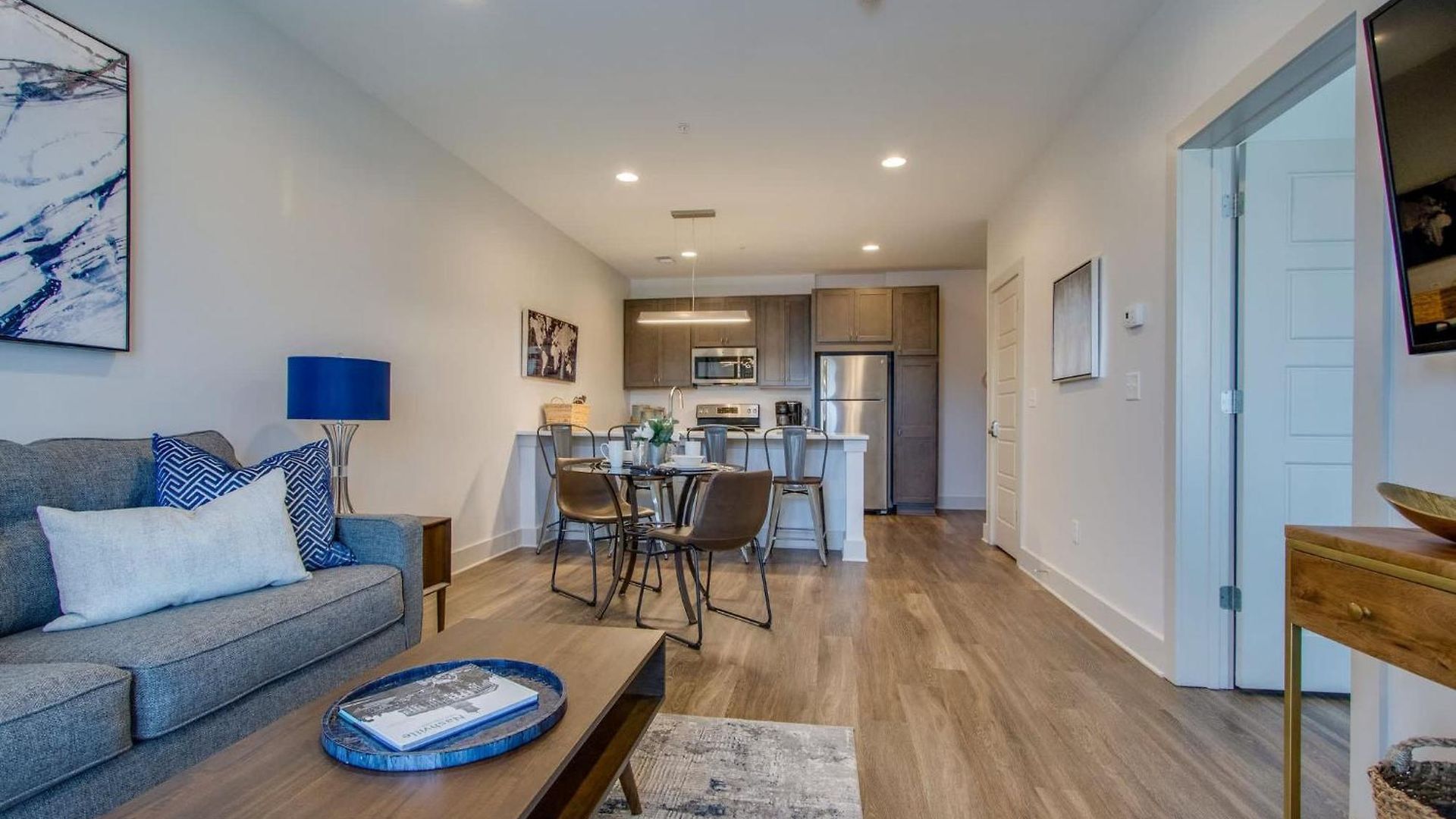 New East Nash - King Bed Short Drive To Dwntwn Apartment Nashville