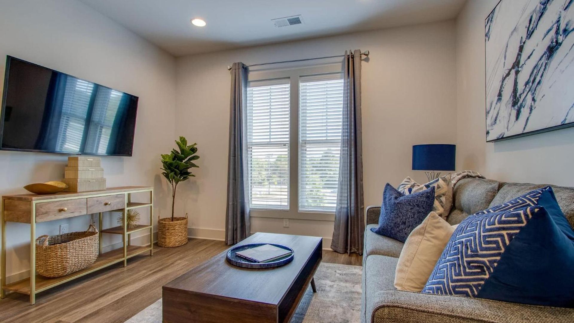 New East Nash - King Bed Short Drive To Dwntwn * Nashville