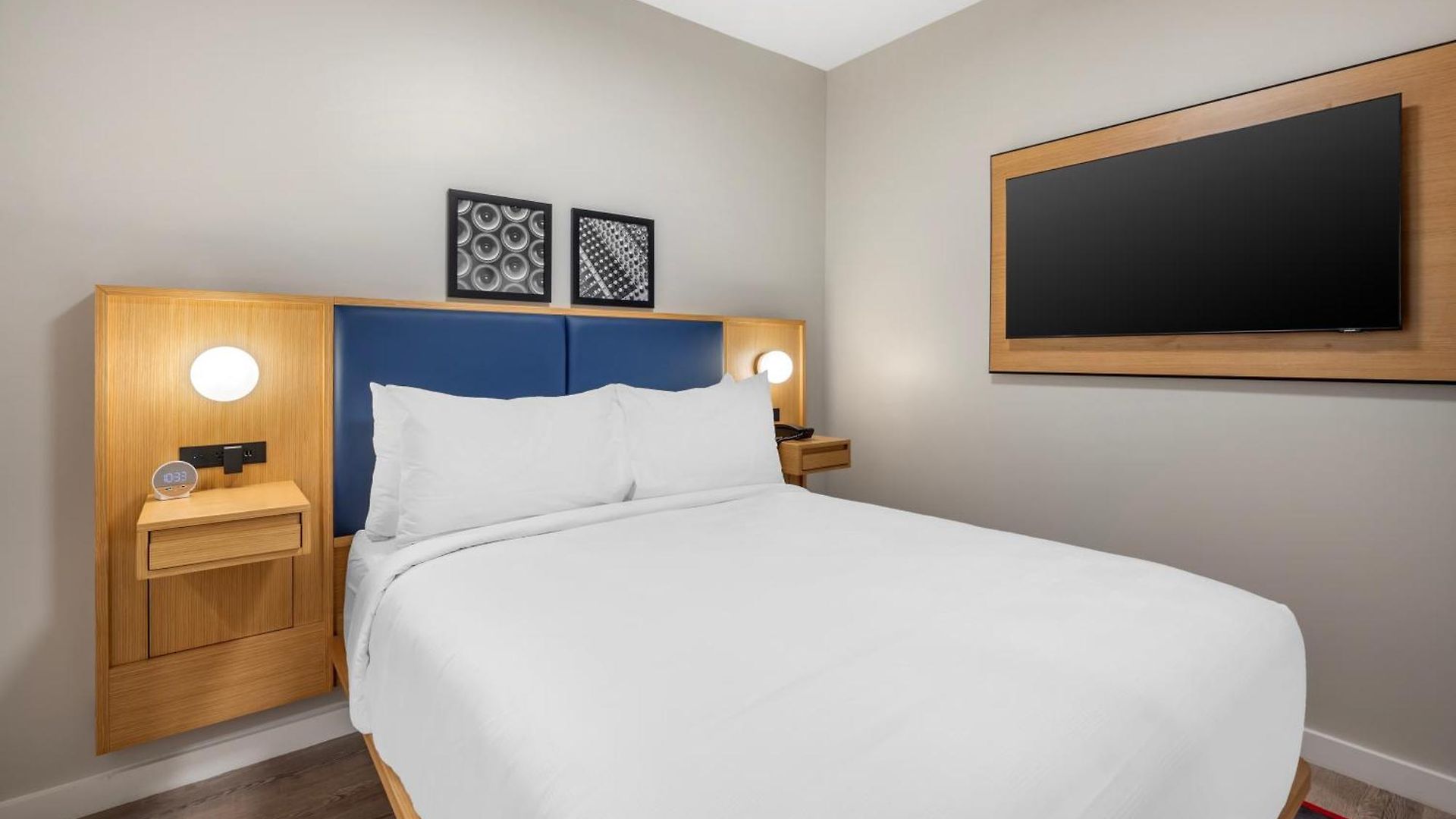 Motif Nashville's On Music Row 4*