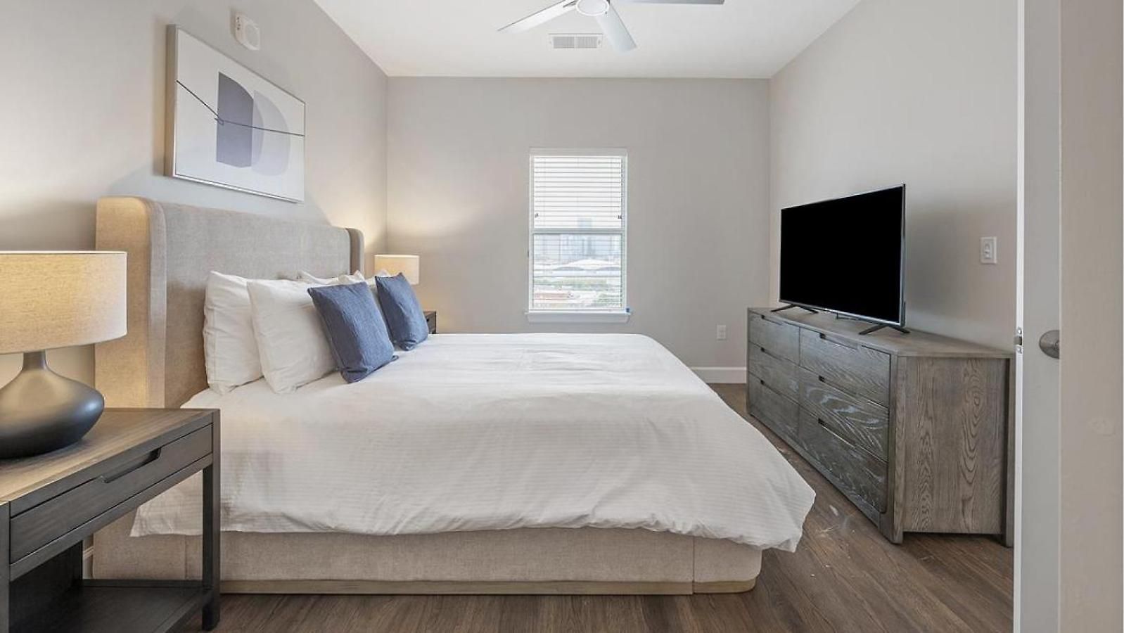 Landing Modern With Amazing Amenities Apartment