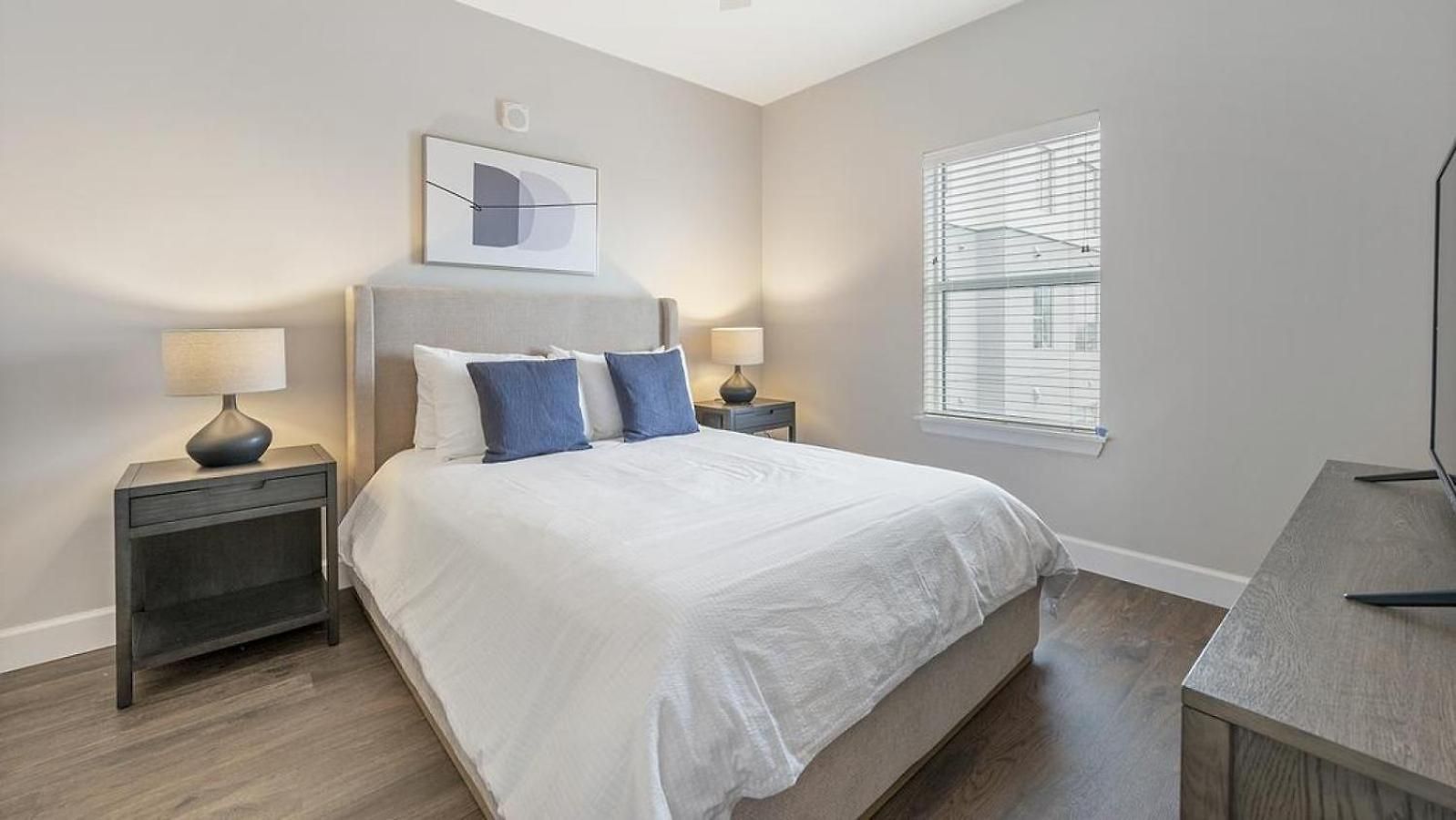 Landing Modern With Amazing Amenities Apartment