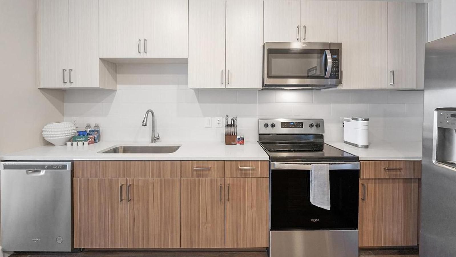 Apartment Landing Modern With Amazing Amenities *