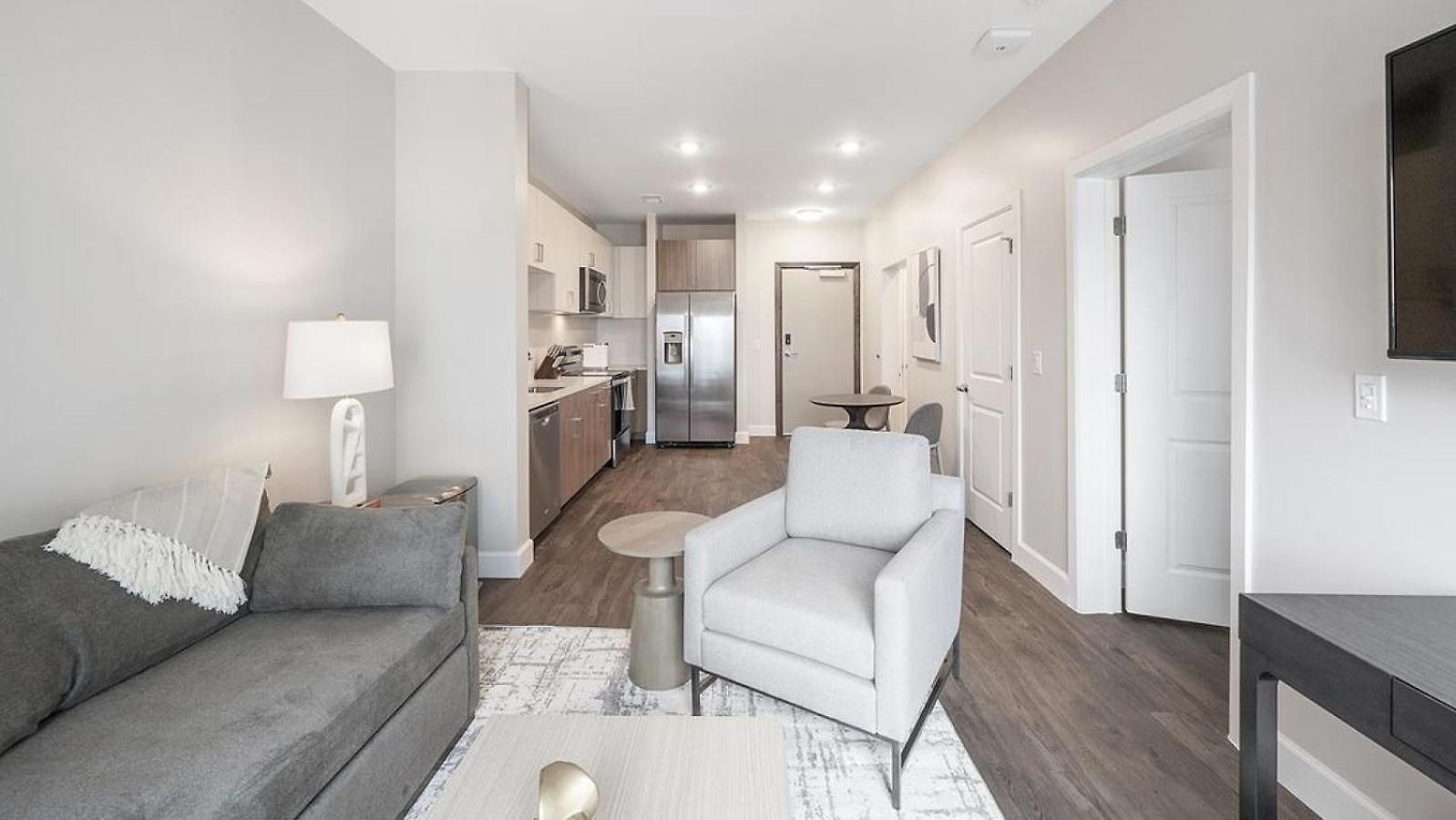 Landing Modern With Amazing Amenities Apartment