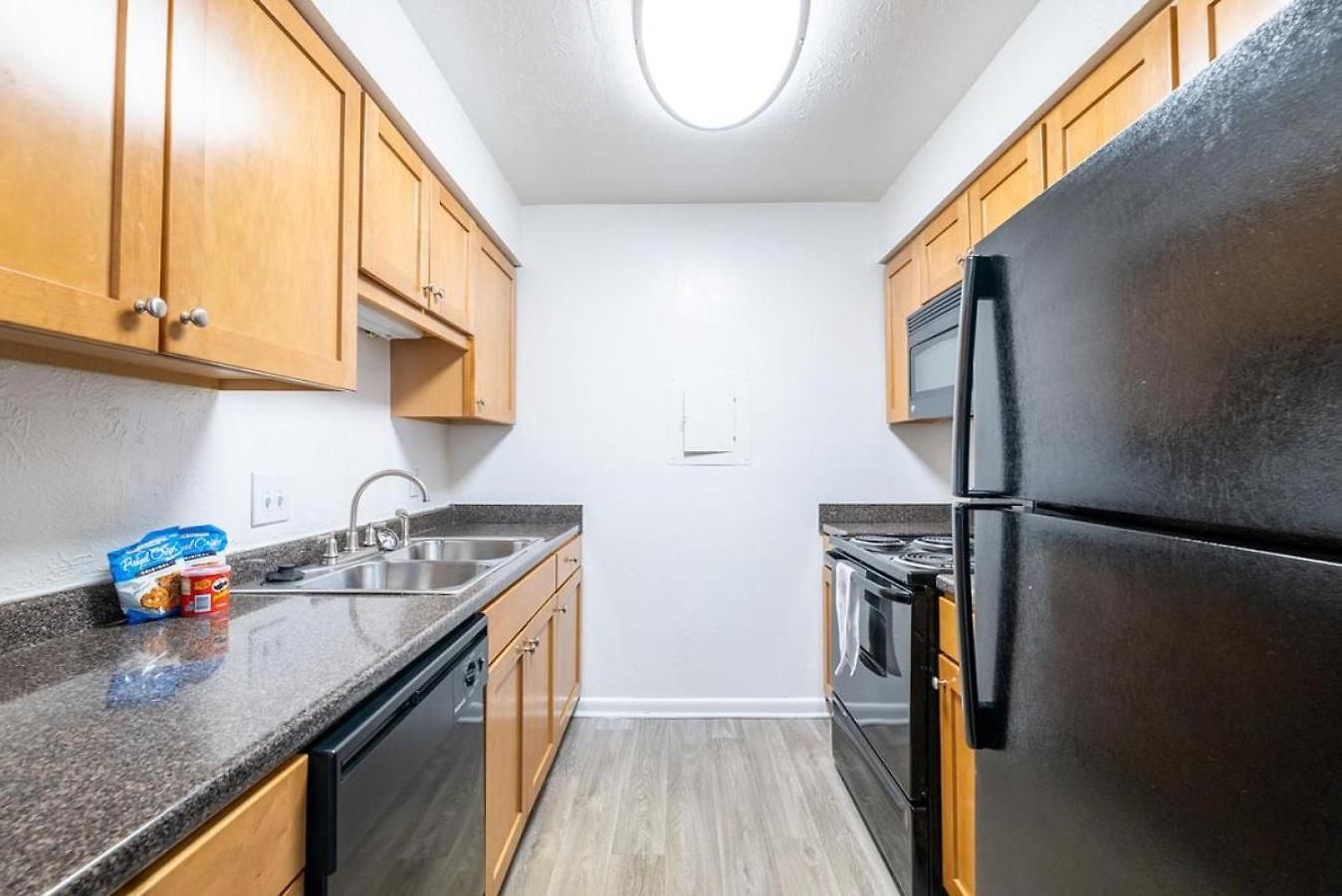 Apartment Landing Modern With Amazing Amenities *