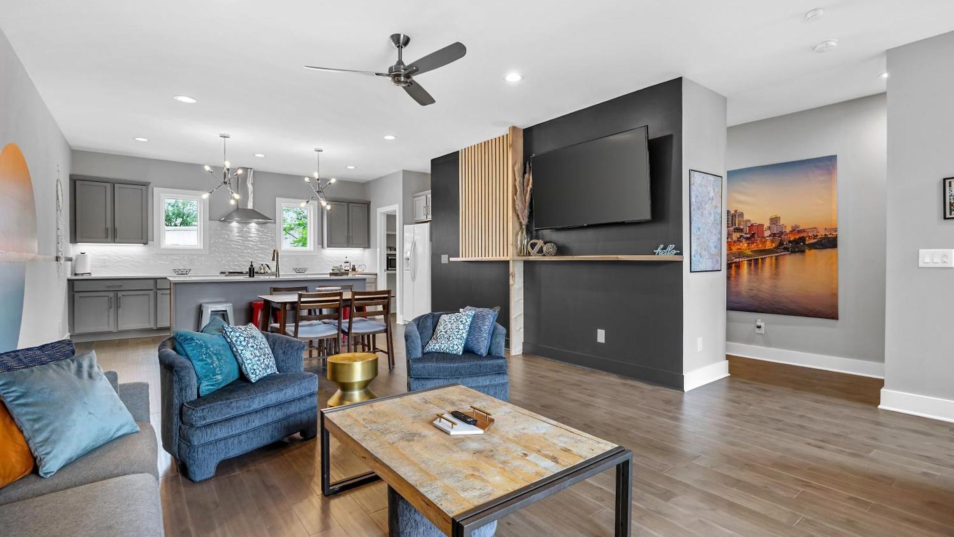 Apartment Rhythm & View - Large 4-bedroom Townhome With Private Garage & Dual Balconies *