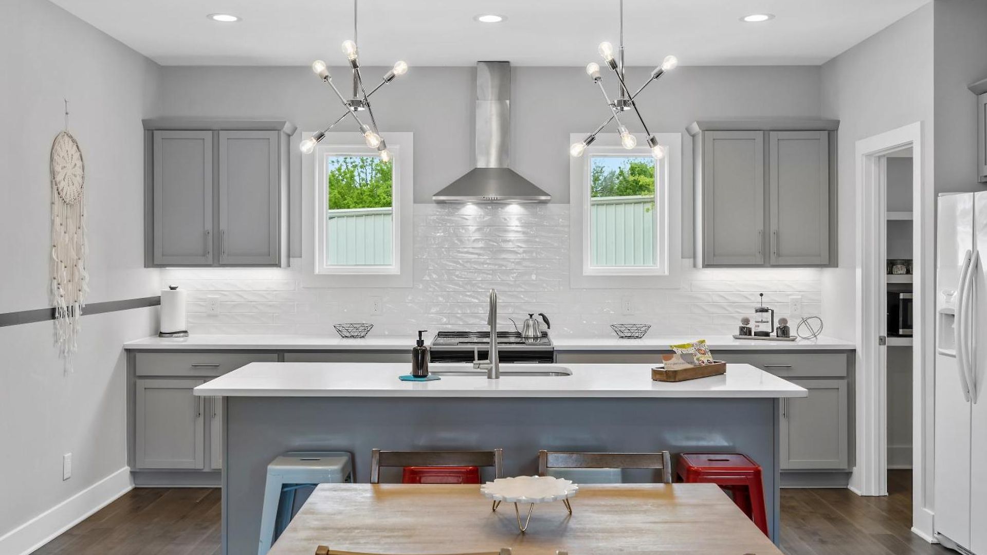 Rhythm & View - Large 4-bedroom Townhome With Private Garage & Dual Balconies