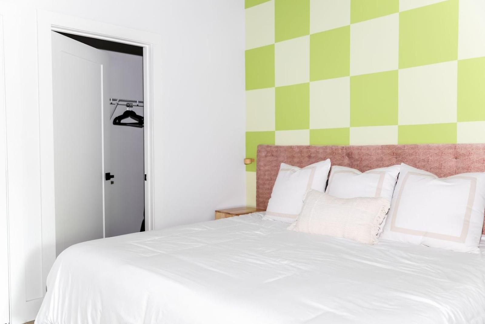 New Sleeps 4 - 7 Mins To Dt Apartment *