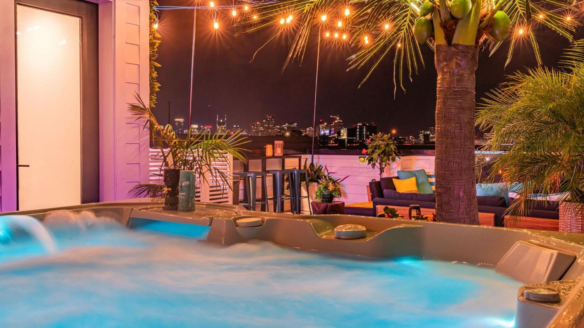 Rooftop Hot Tub & Game - 3 Miles To Downtown