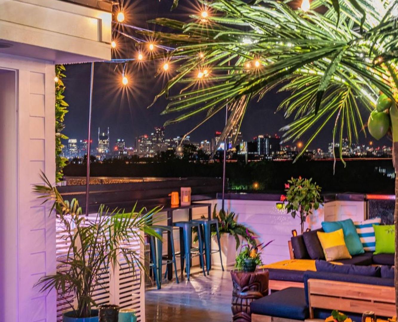 Rooftop Hot Tub & Game - 3 Miles To Downtown Holiday home Nashville