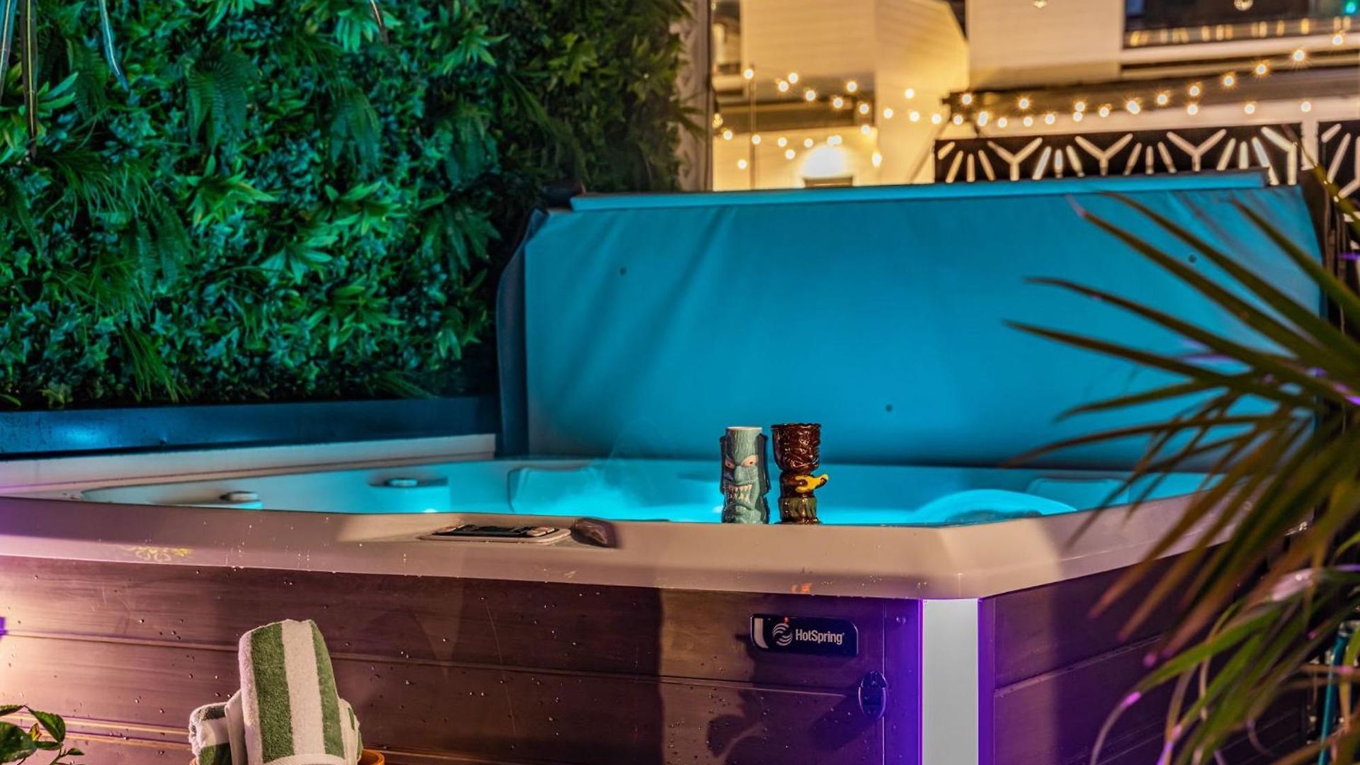 Rooftop Hot Tub & Game - 3 Miles To Downtown Holiday home *