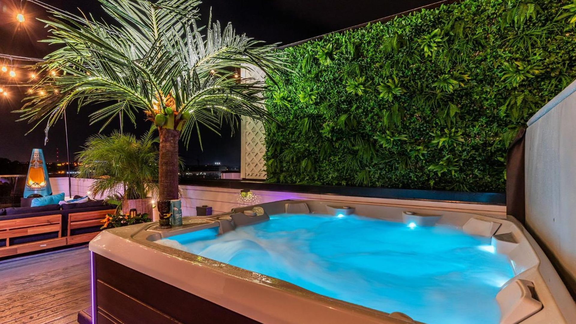 Holiday home Rooftop Hot Tub & Game - 3 Miles To Downtown *