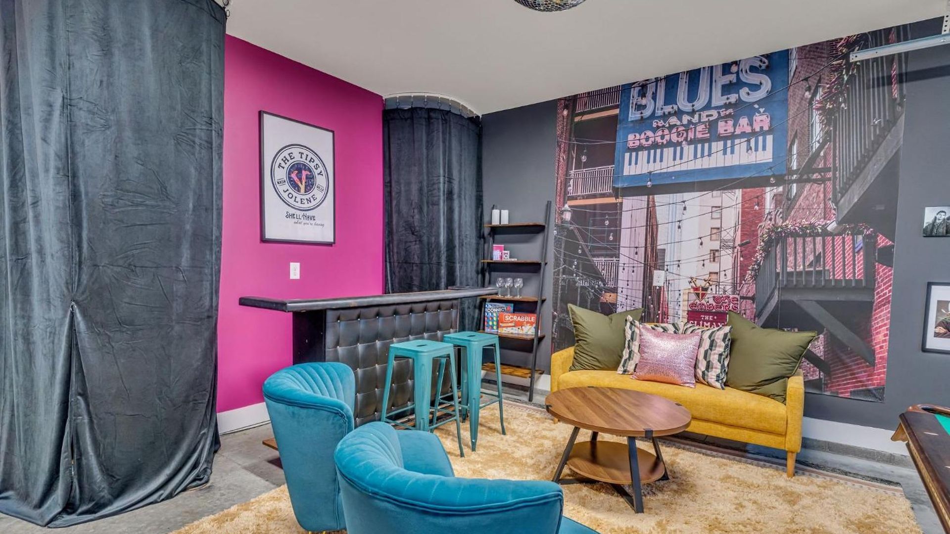 Rooftop Hot Tub & Game - 3 Miles To Downtown Holiday home