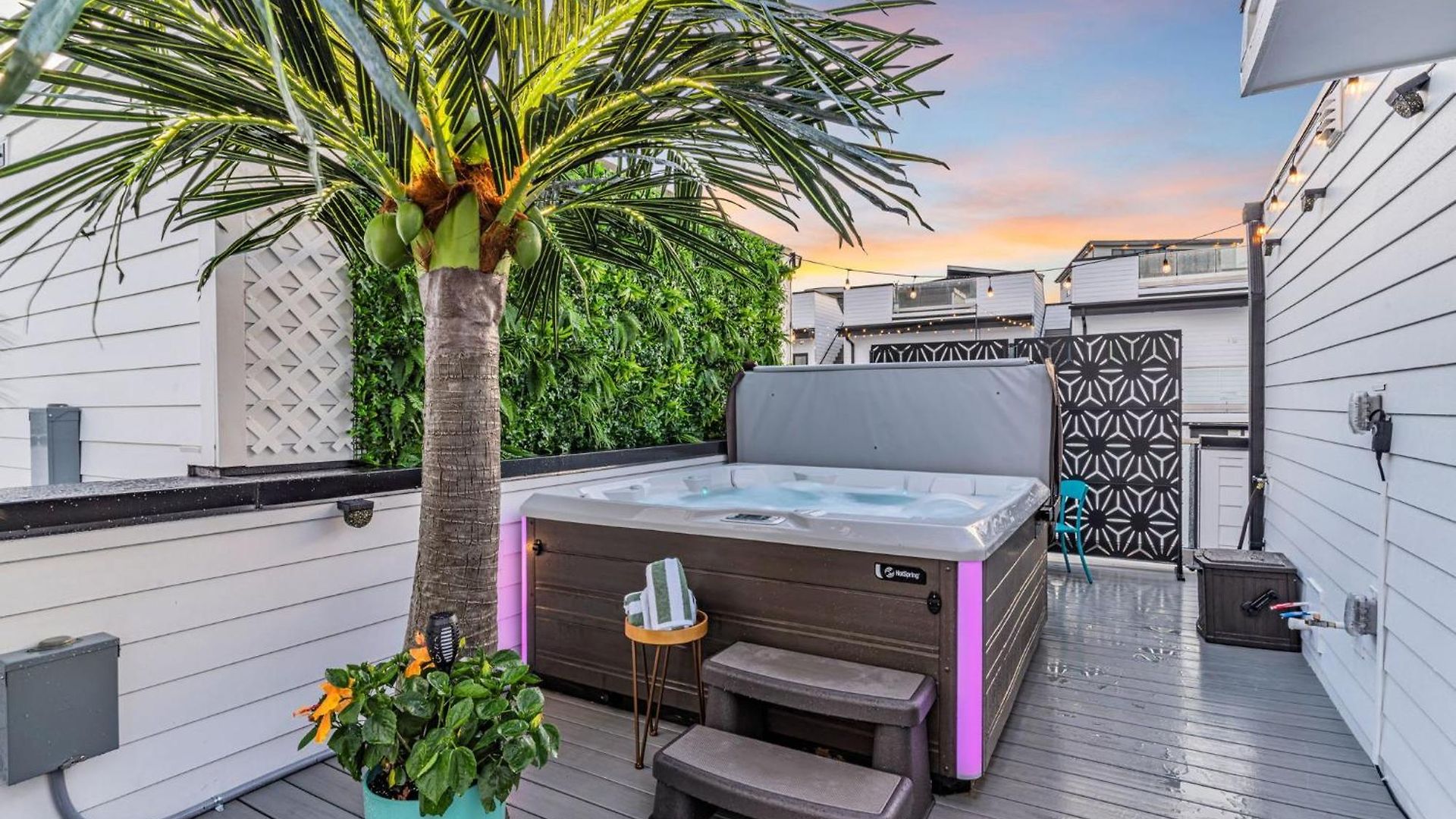 Rooftop Hot Tub & Game - 3 Miles To Downtown *