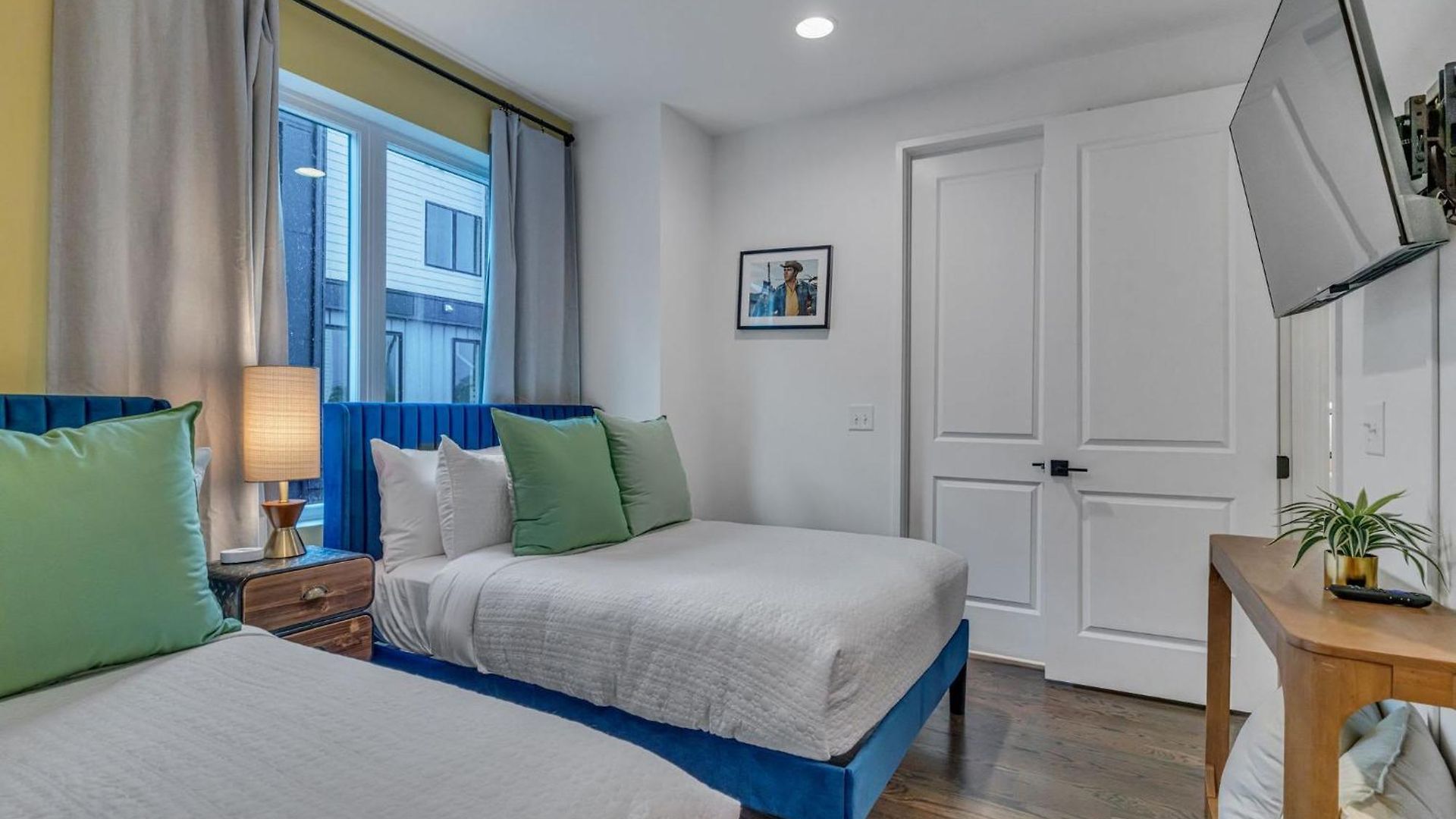 Rooftop Hot Tub & Game - 3 Miles To Downtown Holiday home *