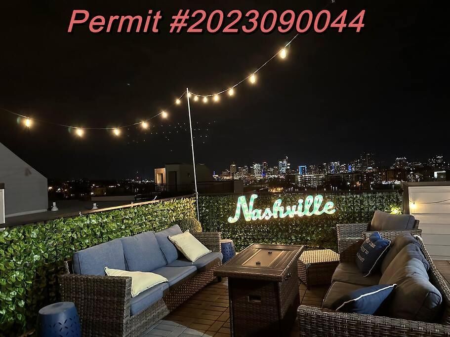 New And Luxurious By Downtown With Rooftop Deck!