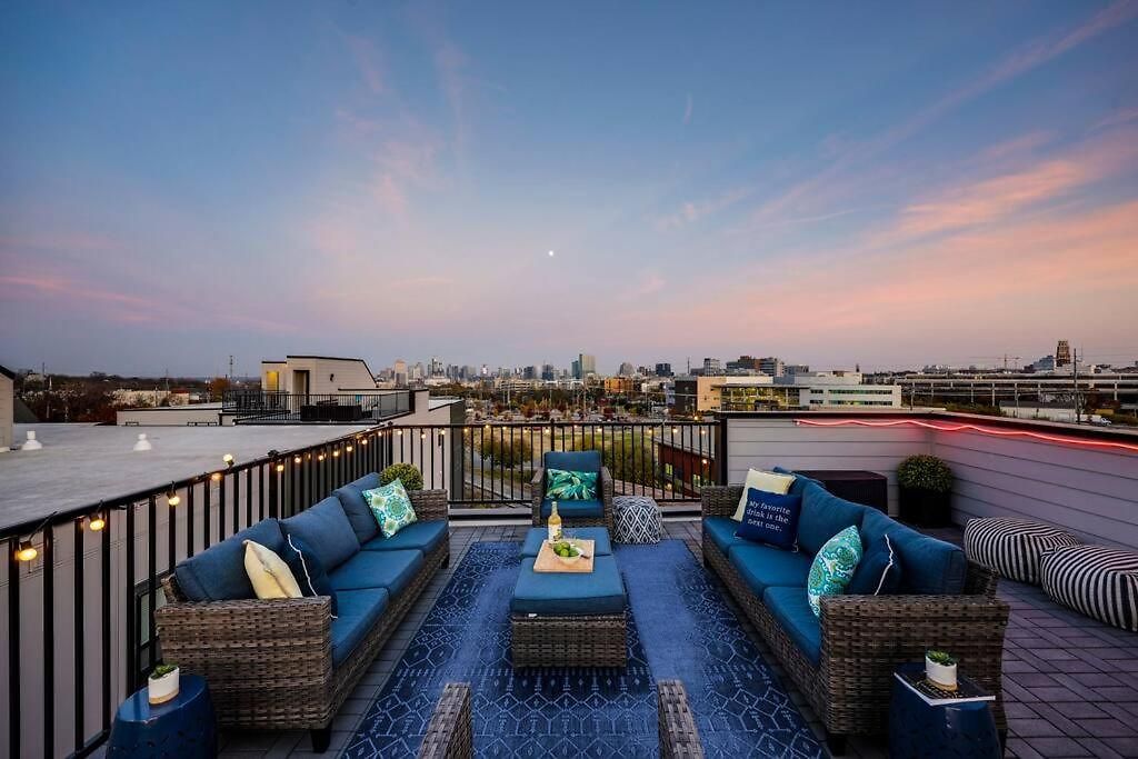 New And Luxurious By Downtown With Rooftop Deck! *
