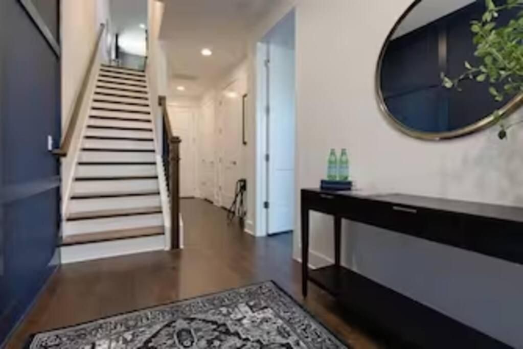 New And Luxurious By Downtown With Rooftop Deck! Holiday home