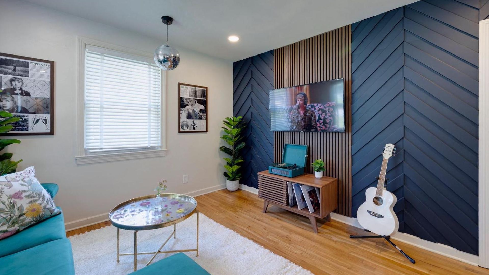 Taylor Swift Eras Inspired Home-10 Min To Broadway Holiday home Nashville