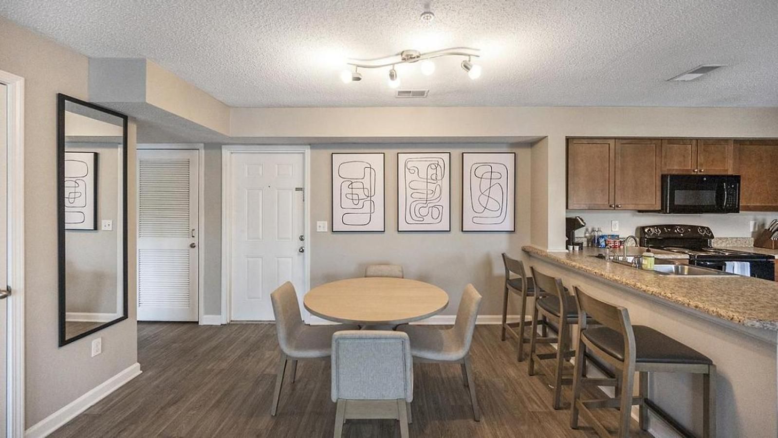 Apartment Landing Modern With Amazing Amenities Nashville