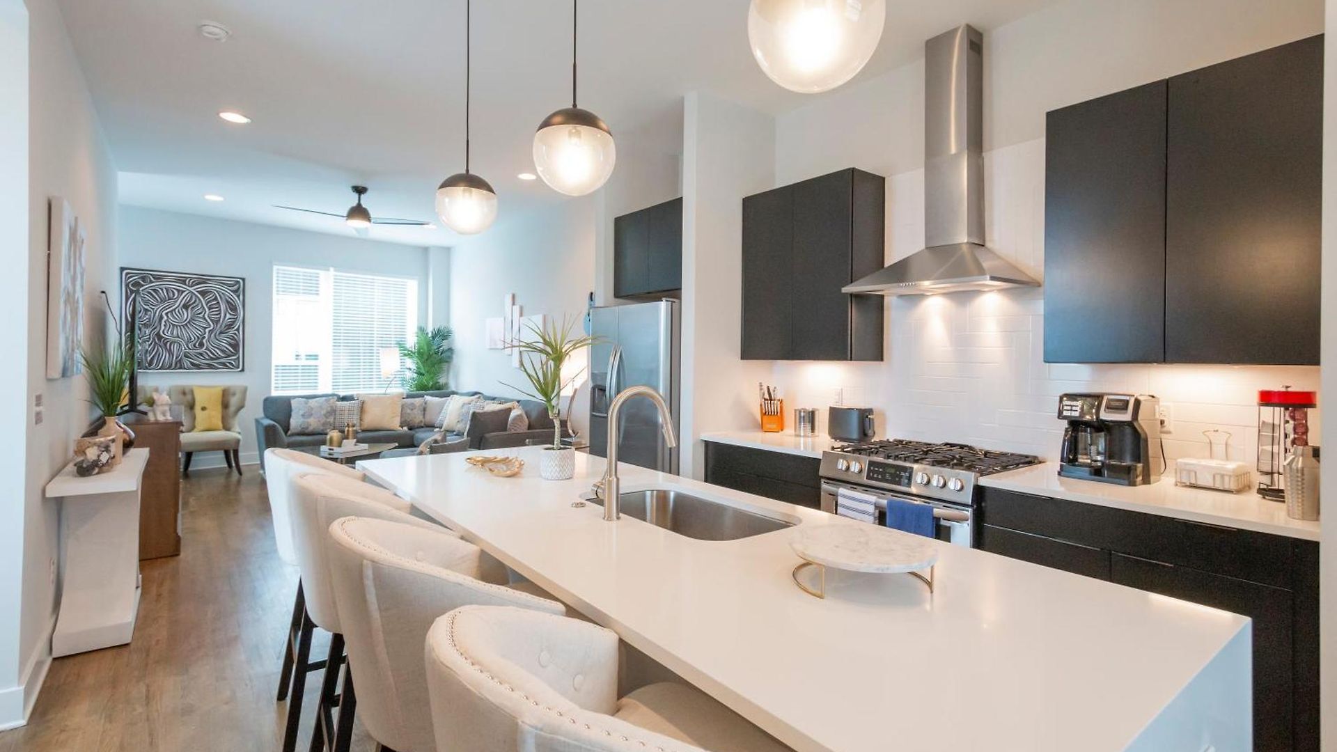 Luxury Townhome Skyline Views Mins To Dt Nashville