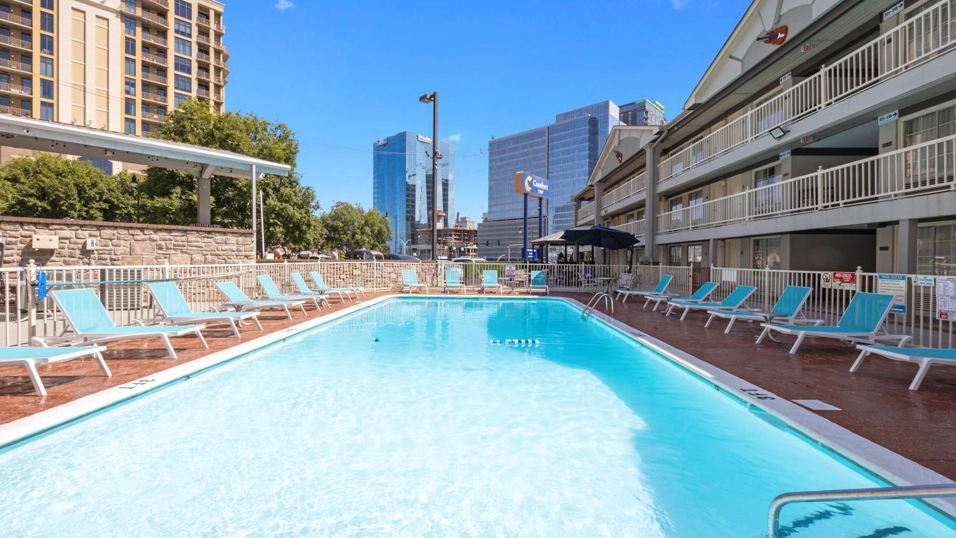 Inn Comfort Downtown - Music Center 4*
