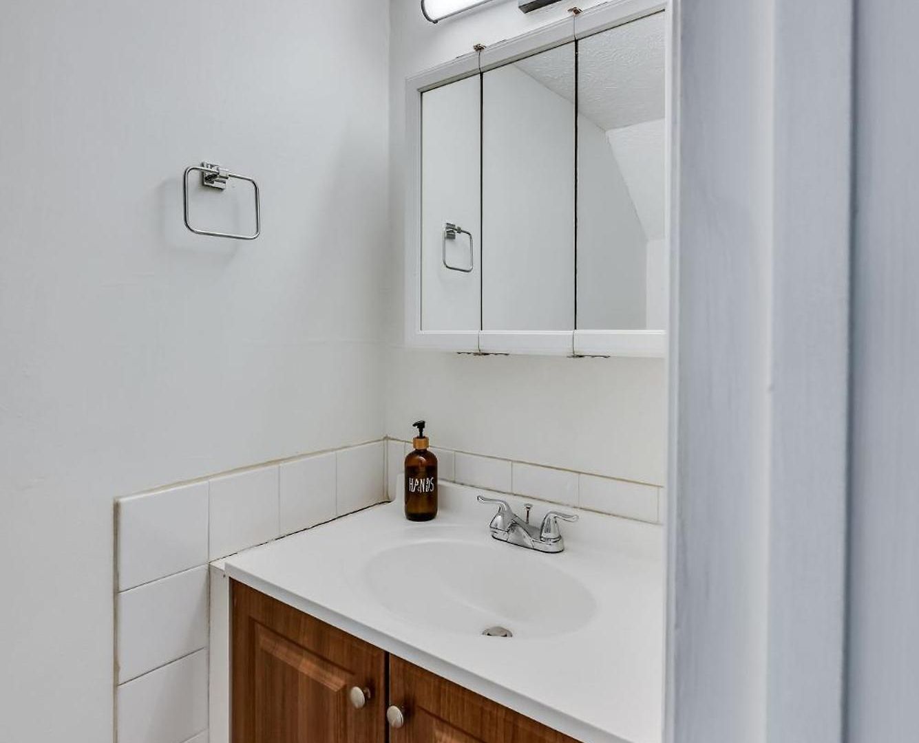 Villa East Nash 12 Mins To Broadway Sleeps 6 *