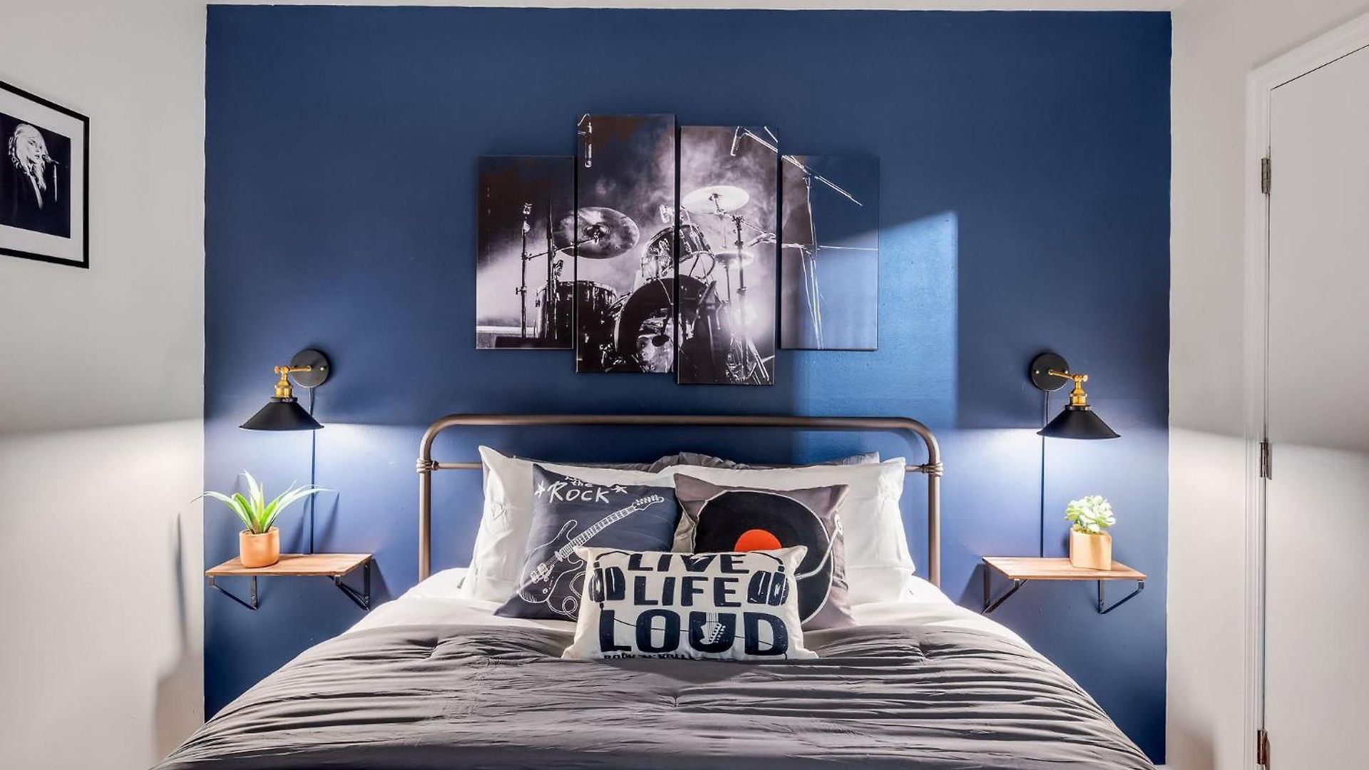 East Nash 12 Mins To Broadway Sleeps 6