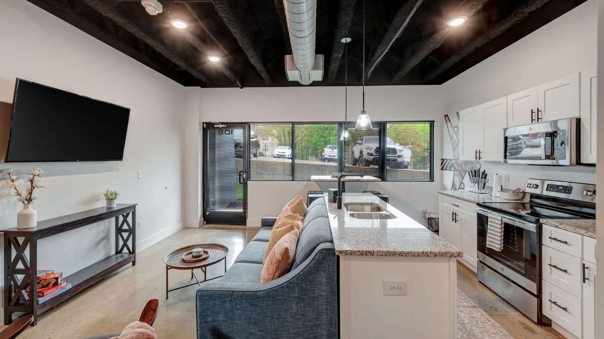New With 2 Beds 7 Mins To Dt Apartment