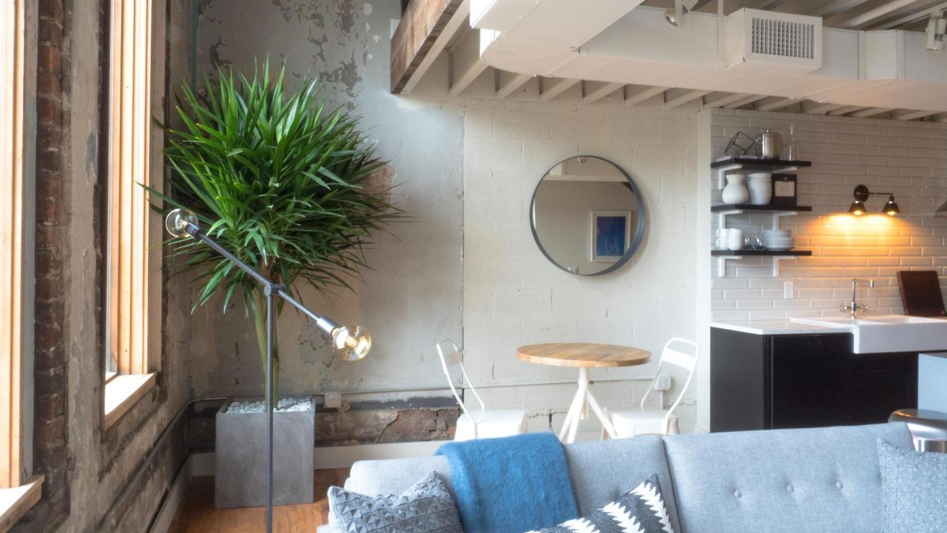 506 Lofts Apartment